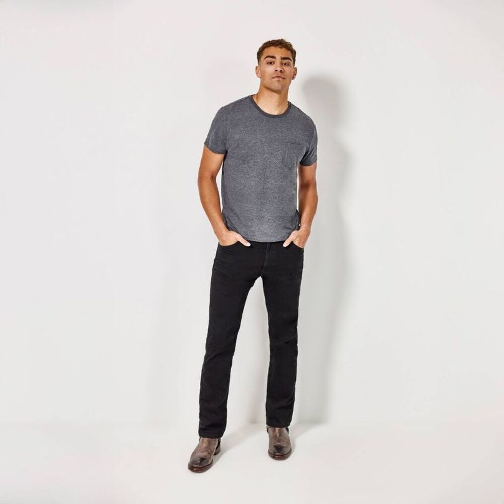 Wrangler Men's Straight Leg Jeans - Black Wash 32x30: Fly Button Closure